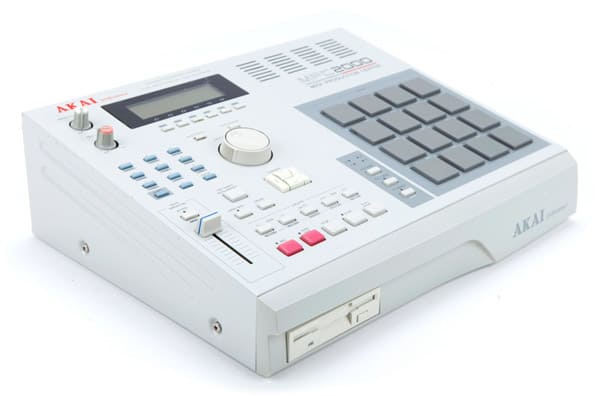 akai_mpc2000_angle