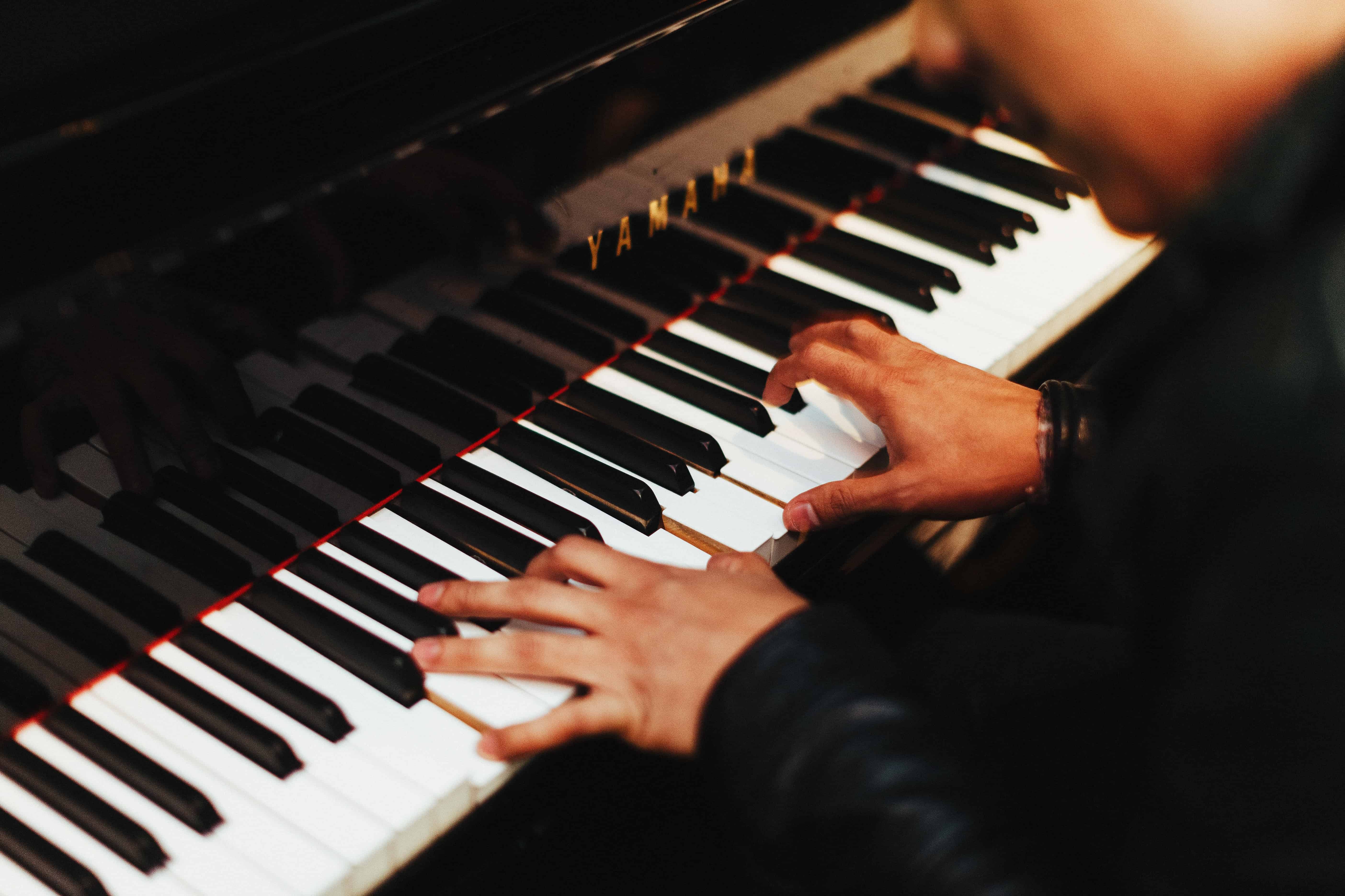 piano-man-hands-keys-playing