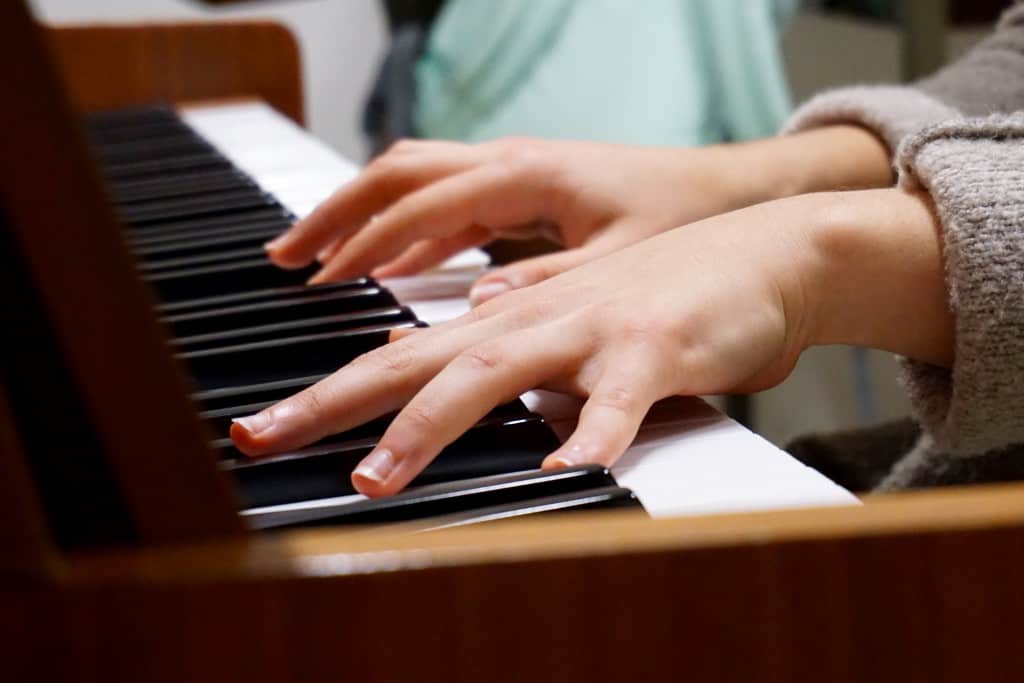 music-piano-hands-young
