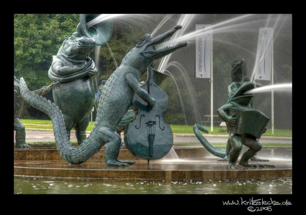 Amazing Music Sculptures - 2008-08-10_brunnen