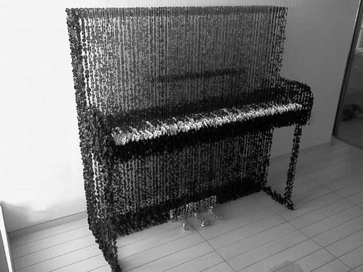 Amazing Music Sculptures - augusto-esquivel-strings-of-buttons-art-musical-instruments1.jpg.pagespeed.ce.D3o_gCUtkGXRTSAi7Ar2