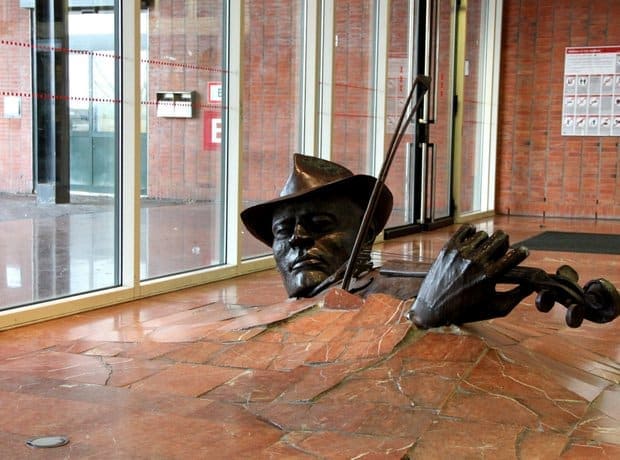 Amazing Music Sculptures - De Violinist -1399902471-view-0